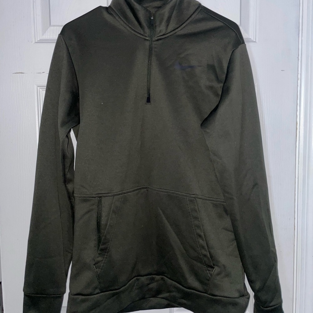 Nike Dri-FIT Standard Fit Sweatshirt in Dark Green